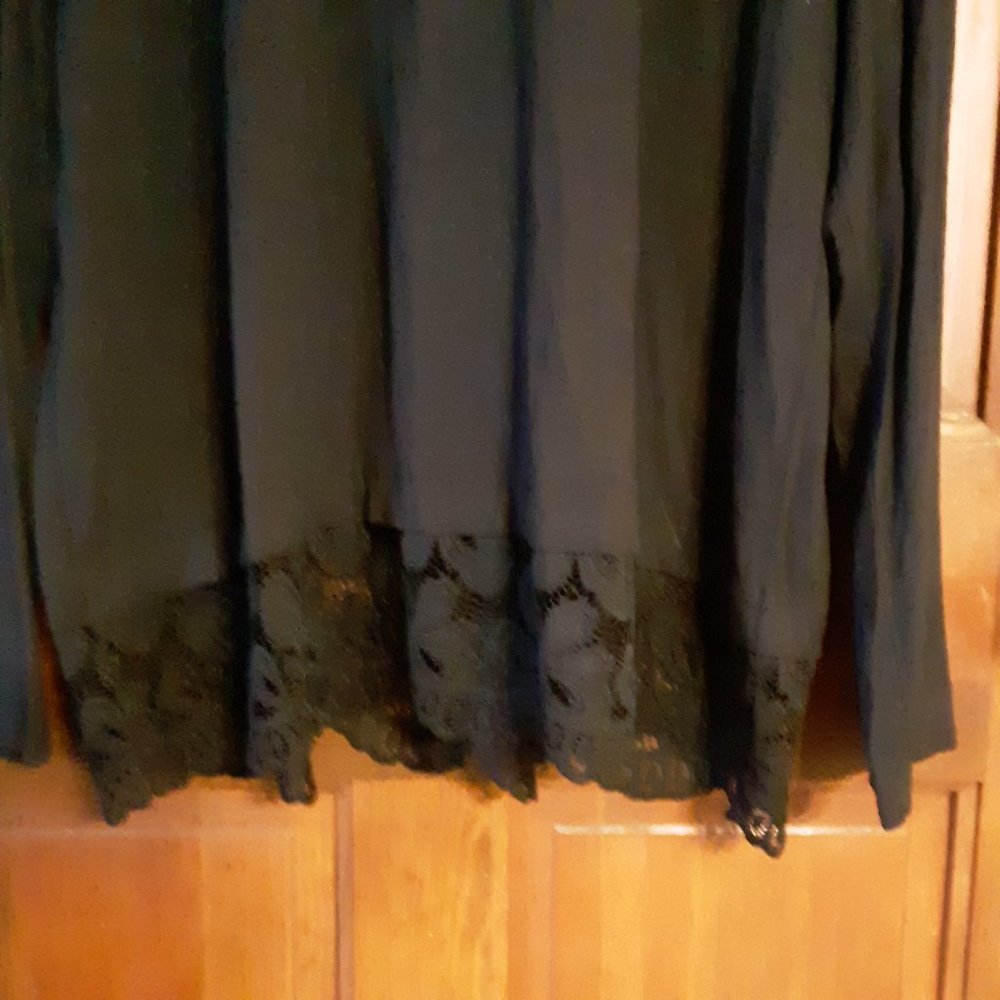 J.Jill $89 Black Lace hem top L - Picture 4 of 4